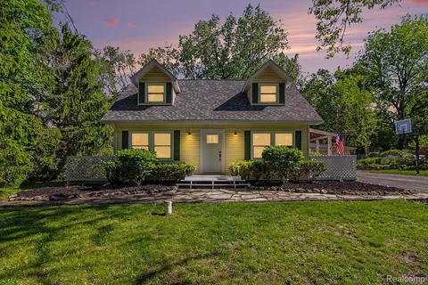 5070 W Harvard Ave, Independence, MI 48348