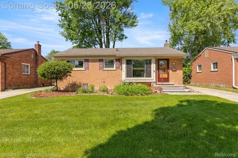 8245 N Hubbard St, Westland, MI 48185