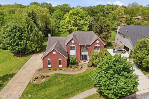 5097 Birkdale Dr, Commerce, MI 48382