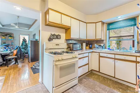 Kitchen - 1946 Union Lake Rd, Commerce, MI 48382 photo 3 of 3