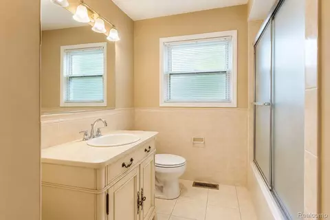 Bath - 1946 Union Lake Rd, Commerce, MI 48382 photo 1 of 1