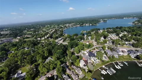 View/Area - 1946 Union Lake Rd, Commerce, MI 48382 photo 2 of 5