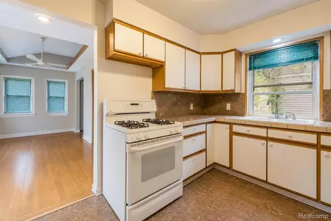 Kitchen - 1946 Union Lake Rd, Commerce, MI 48382 photo 2 of 3
