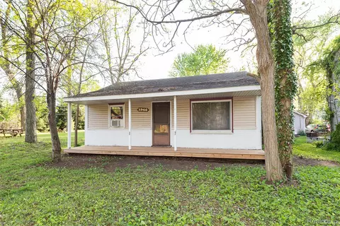 1946 Union Lake Rd, Commerce, MI 48382