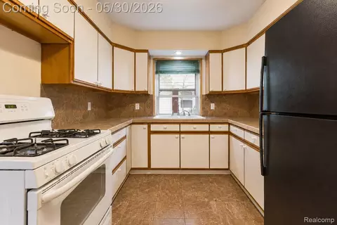 Kitchen - 1946 Union Lake Rd, Commerce, MI 48382 photo 1 of 3