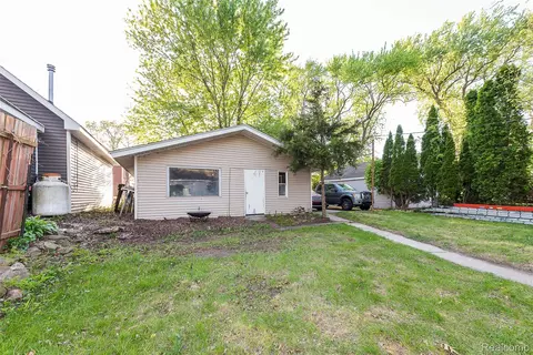 Exterior - 1946 Union Lake Rd, Commerce, MI 48382 photo 3 of 4