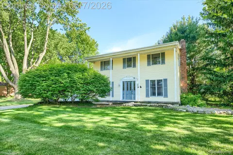 4232 Knollwood Dr, Grand Blanc, MI 48439