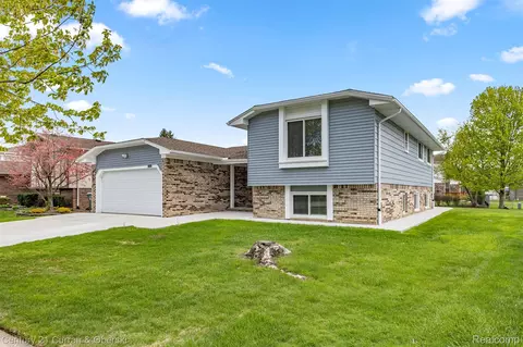 45561 Edgewood Ct, Canton, MI 48187