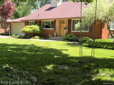 2189 Devonshire Rd, Bloomfield Hills, MI 48302