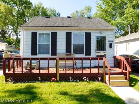 20334 E 8 Mile Rd, Harper Woods, MI 48225