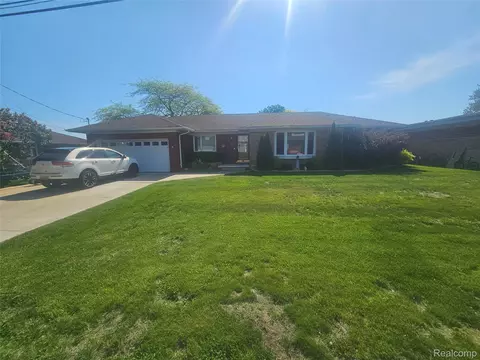 37846 Terra Mar St, Harrison, MI 48045