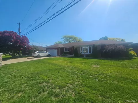 37846 Terra Mar St, Harrison, MI 48045