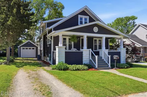 204 E Wood St, Yale, MI 48097