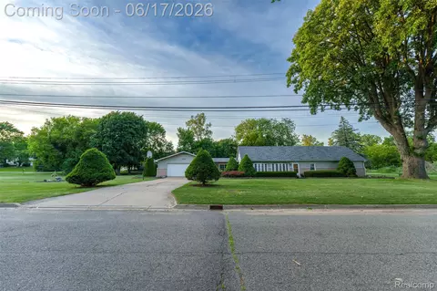 921 E Northfield Ave, Pontiac, MI 48340
