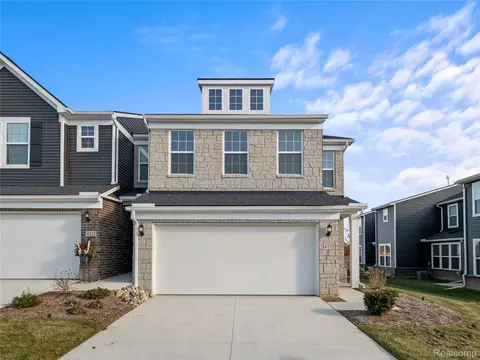 4032 Nottingham Cir, Independence, MI 48346