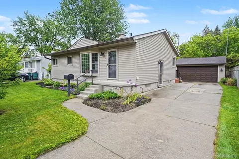 1275 1st St, Lapeer, MI 48446