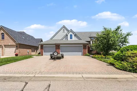 10368 Saint John Dr, Algonac, MI 48001