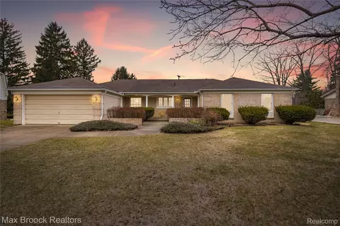 28977 Lake Park Dr, Farmington Hills, MI 48331