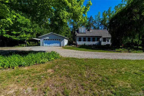 9051 Vienna Rd, Forest, MI 48463