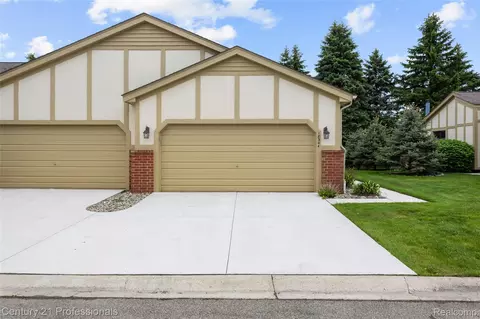 18344 Greenmeadow Dr, Clinton Township, MI 48038