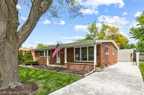 260 Lyons Dr, Troy, MI 48083