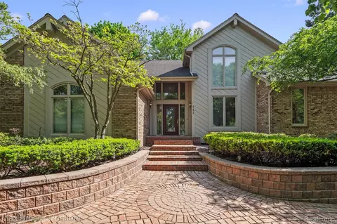 363 Sycamore Ct, Bloomfield Township, MI 48302