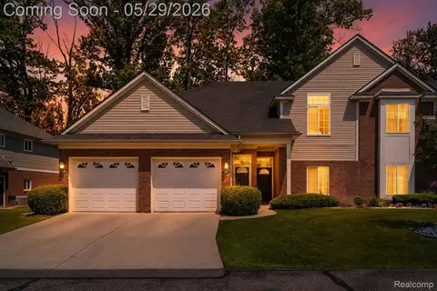 3695 Eagle Creek Dr, Shelby Township, MI 48317