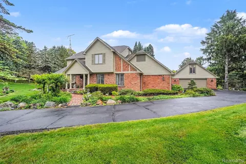 10391 Hills Lane Dr, Goodrich, MI 48438
