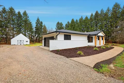 3643 Noble Rd, Addison, MI 48370