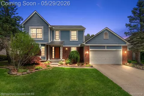 3210 Davenport Ln, Rochester Hills, MI 48309