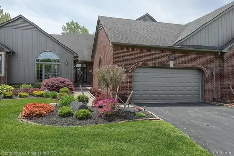 2200 Barberry Dr #7, Shelby Township, MI 48316