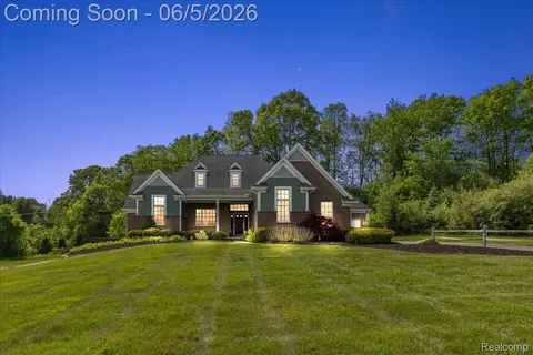 7707 Darcy Ln, Independence, MI 48348