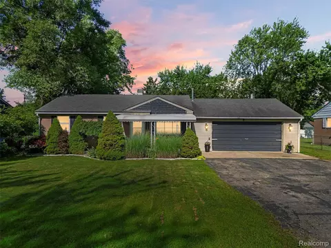 3557 Frankman Ave, Waterford, MI 48329