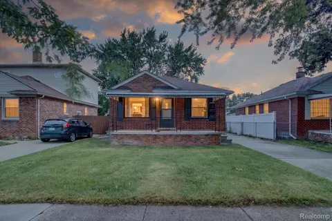 13072 Orchard St, Southgate, MI 48195