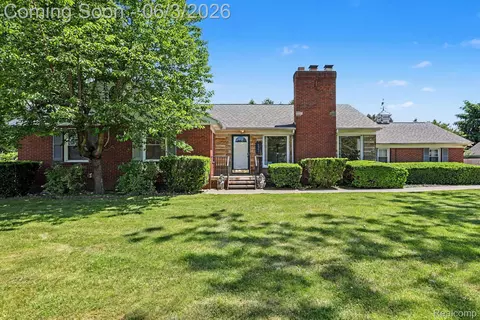 46430 Schoenherr Rd, Shelby Township, MI 48315
