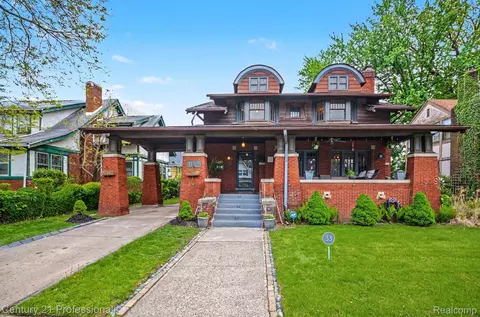 33 Moss St, Highland Park, MI 48203
