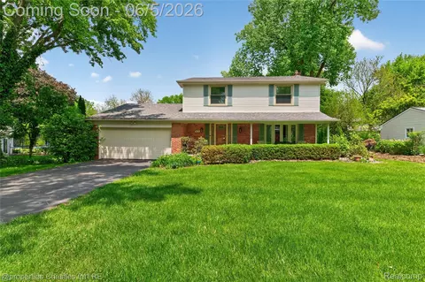 475 Henley Dr, Bloomfield Hills, MI 48304
