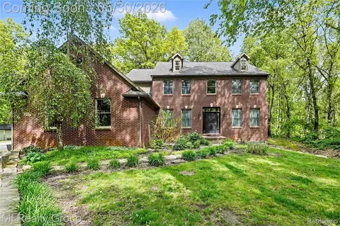 2215 High Meadows Dr, Brandon, MI 48462