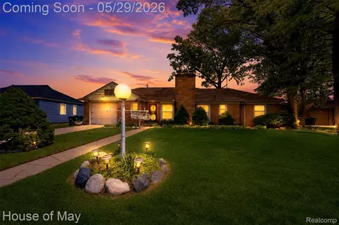 21240 Ridgedale St, Oak Park, MI 48237