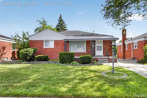 18270 Ash Ave, Eastpointe, MI 48021