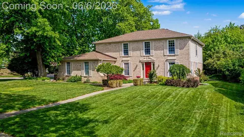 2190 Babcock Dr, Troy, MI 48084