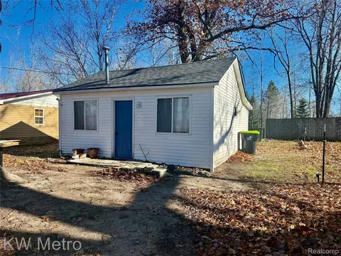 2346 Jimary Ln, Gladwin, MI 48624 photo 2