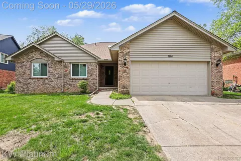 1614 Crestline Ln, Rochester Hills, MI 48307