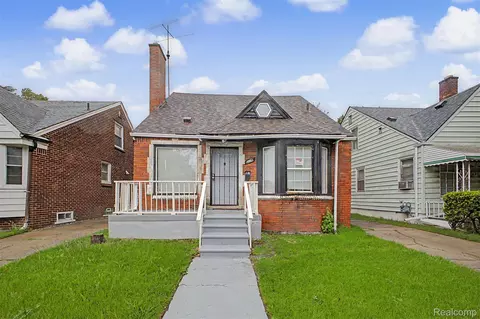 8849 Whitcomb St, Detroit, MI 48228