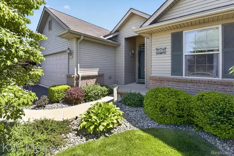 717 Koreys Cir, Blissfield, MI 49228