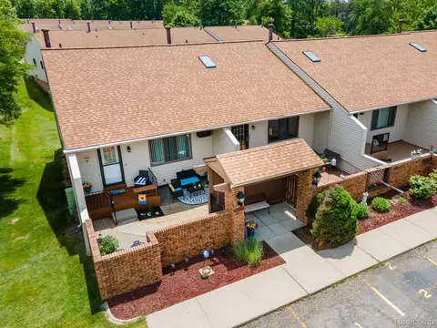 61957 Ticonderoga Dr #1, South Lyon, MI 48178