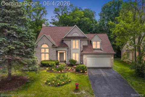 2685 Elizabeth Ln, West Bloomfield, MI 48324