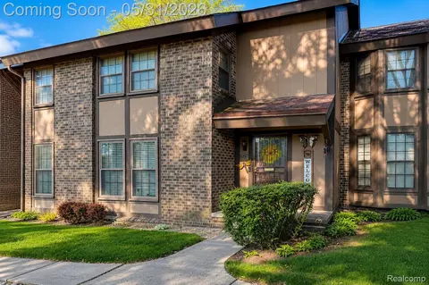 25215 Greenbrooke Dr, Southfield, MI 48033