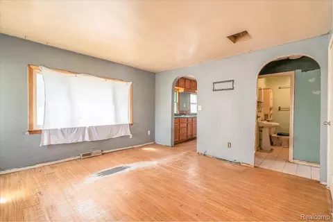 Living - 10090 Sterling St, Romulus, MI 48174 photo 1 of 2
