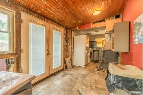 Entry Way - 10090 Sterling St, Romulus, MI 48174 photo 1 of 2